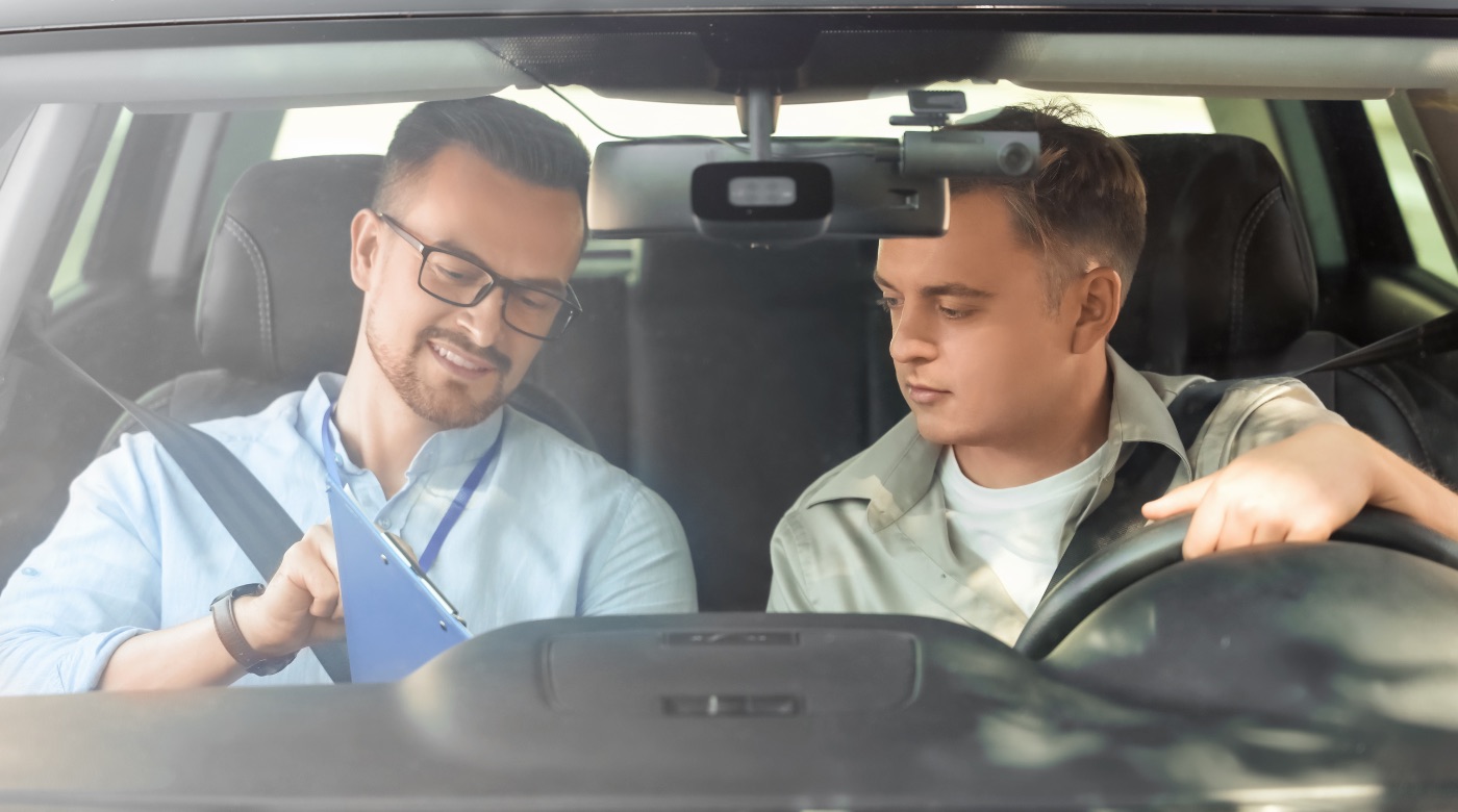 driver taking a driving ergonomic assessment in car