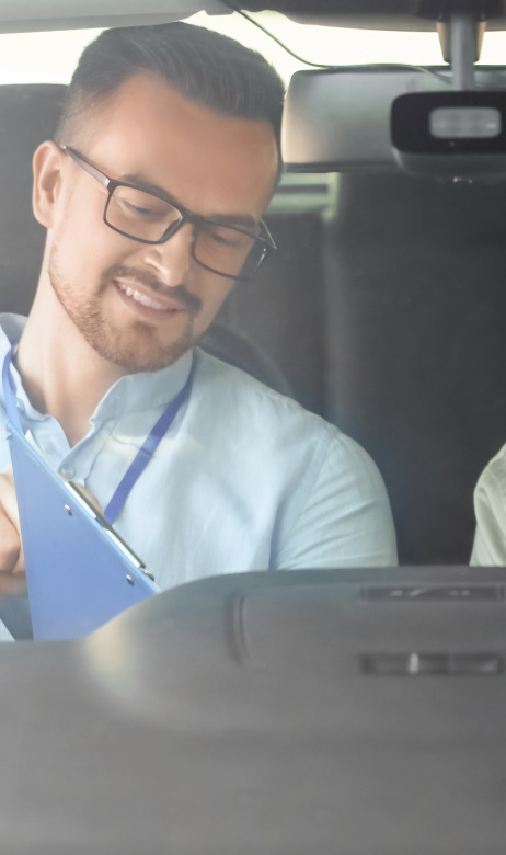 driver taking a driving ergonomic assessment in car