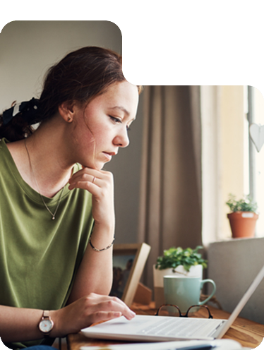 emplyee working from home doing their dse assessment from home office space